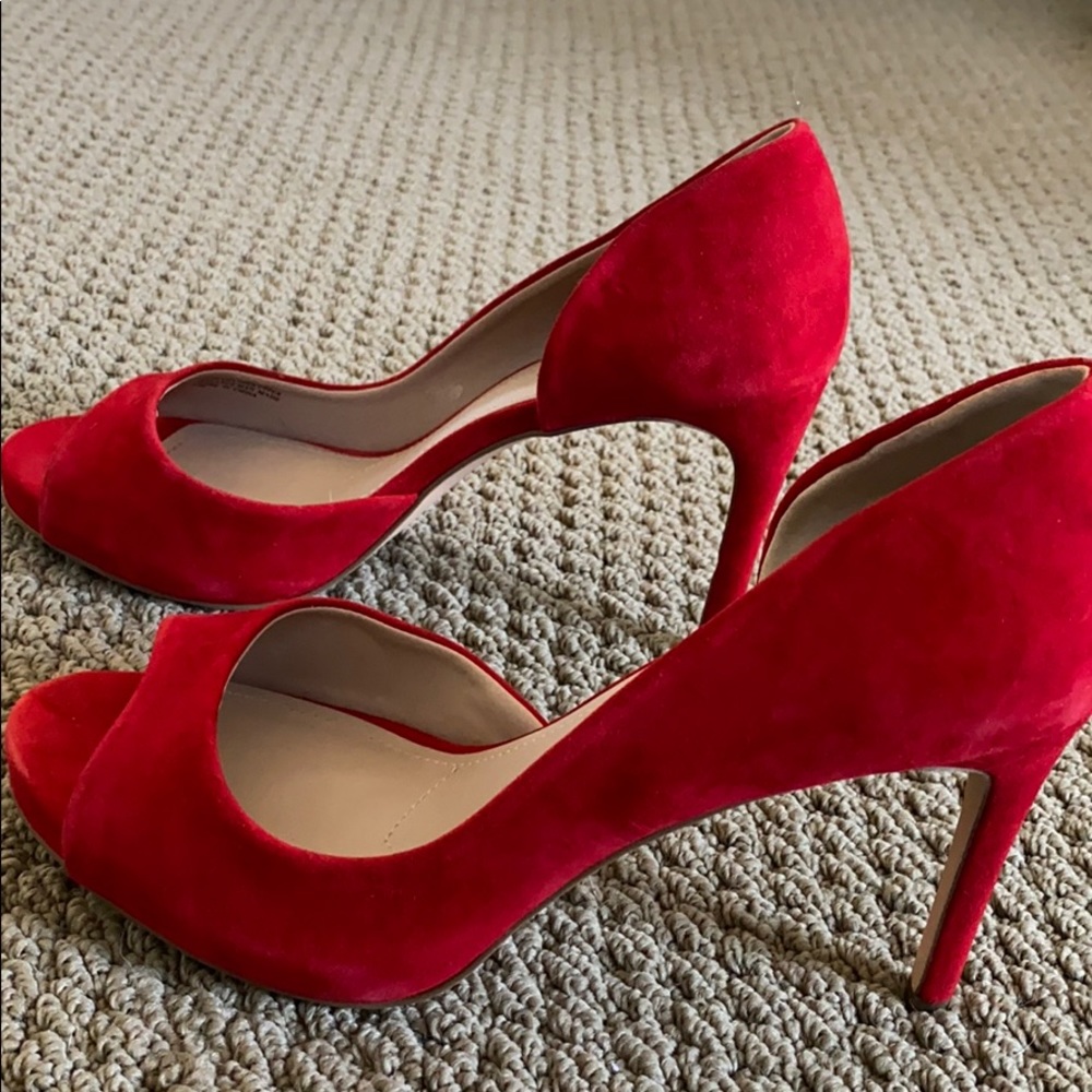 Neiman Marcus Quenna Scalloped Suede Pumps - Picture 4 of 4